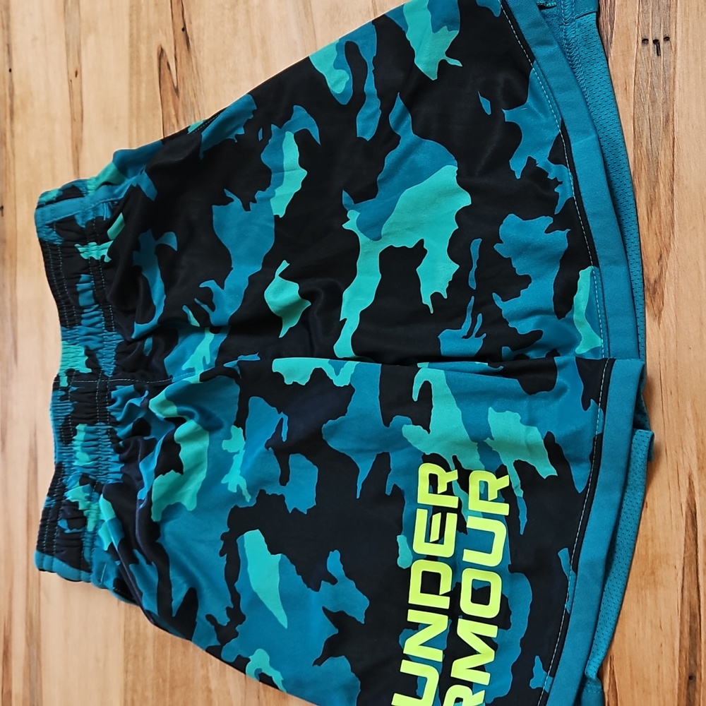 Boys Under Armour Shorts Size XS Green Black